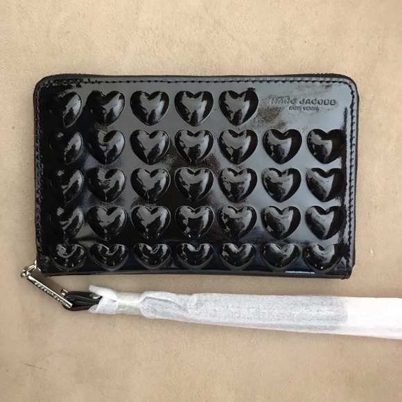 Marc Jacobs Handbags - Marc Jacobs NWT patent leather phone wristlet